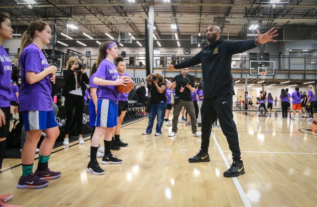 Kobe Bryant jako trener koszykówki w Mamba Sports Academy 